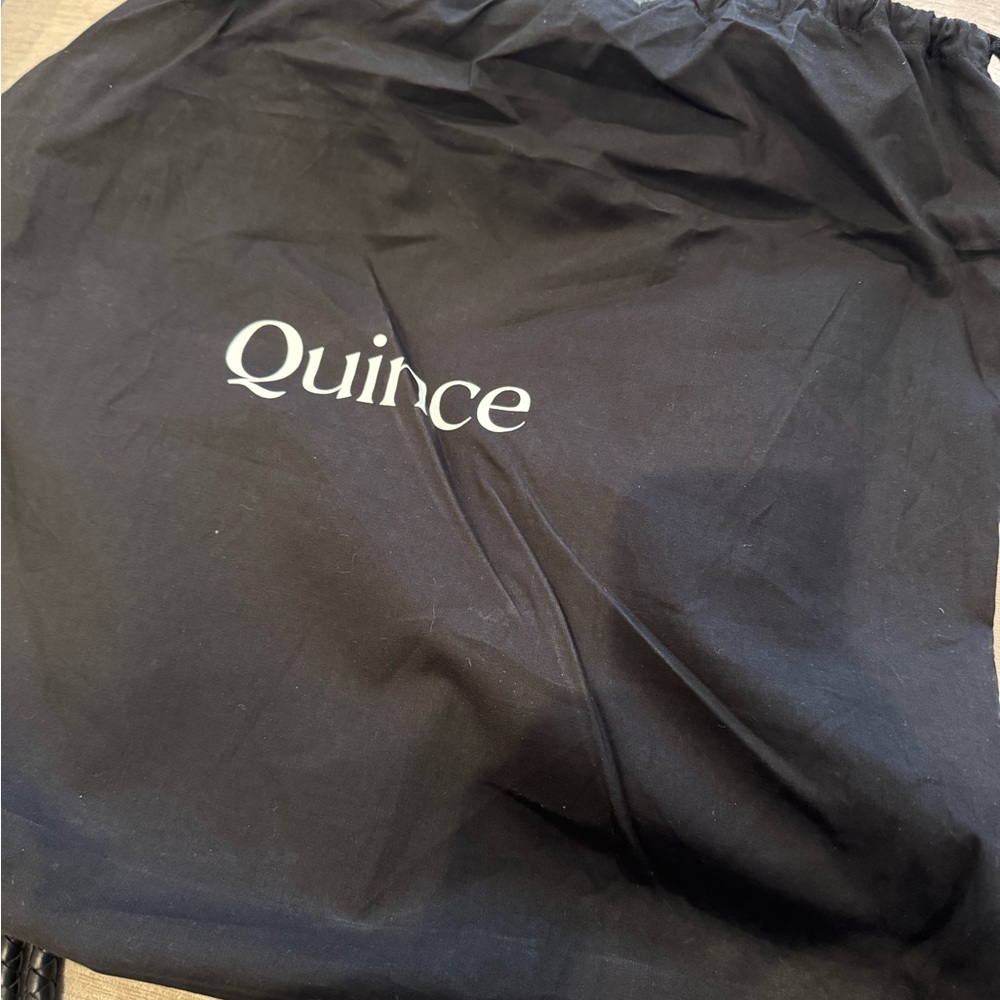 Elegant Black Woven Tote Bag - Picture 6 of 7